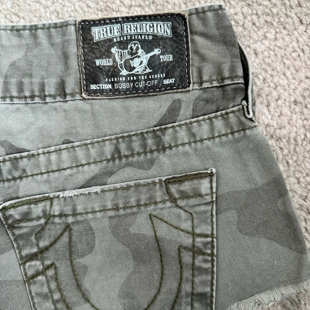 True Religion Bobby Cut Off Shorts - Picture 5 of 6